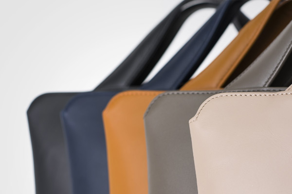 ビジネスバッグ ミニマルに設計された端正な佇まいと機能美