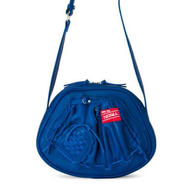 野球グローブファクトリーが作る、本物感溢れるグローブバッグ – 革