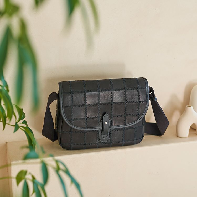 TRION トライオン レザーフラップショルダーバッグ ブラック